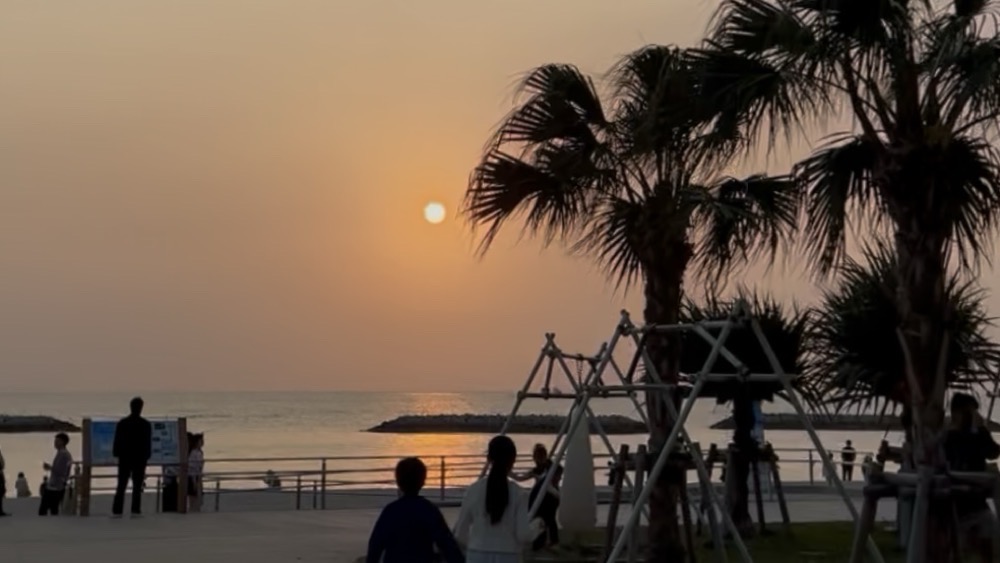 異国情緒あふれる美浜アメリカンビレッジに隣接し、美しい夕日が沈む北谷サンセットビーチ
