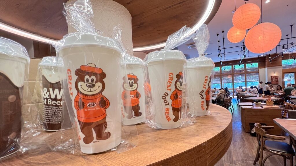A&Wのクマのマスコットキャラクターが入ったタンブラー