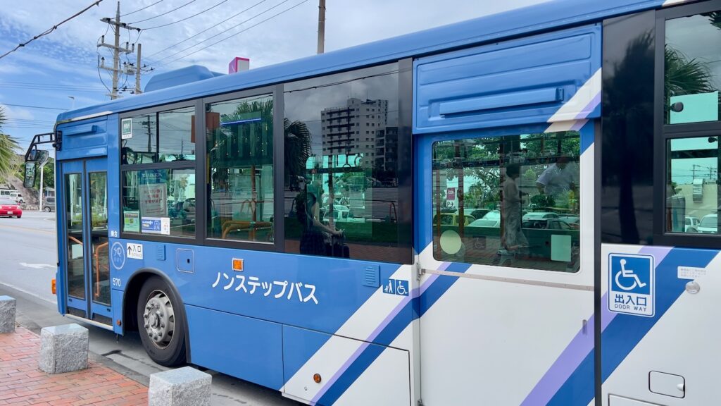 北谷ゲートウェイに停車している路線バス