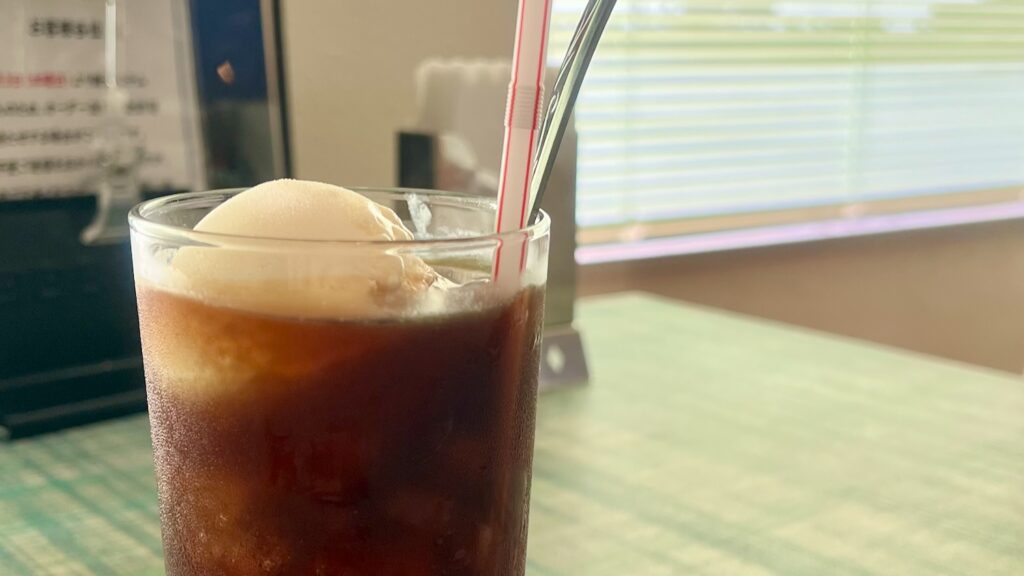 美味しそうなシーサイドドライブインのコーヒーフロートの画像